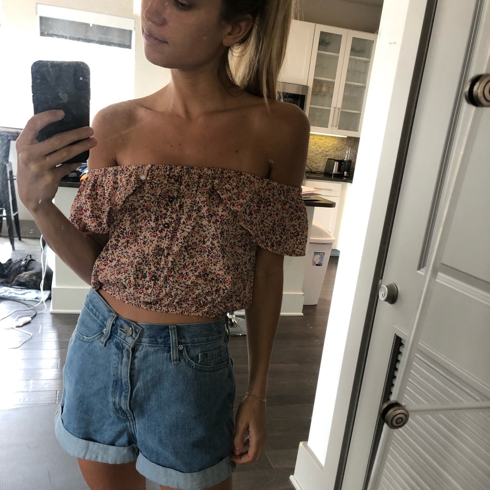 Crop top off-the-shoulder